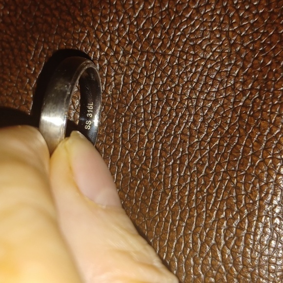 NWOT - Stainless Steel 316L Brushed Finish Convex Center Wedding Band - Size 11 - Picture 6 of 6